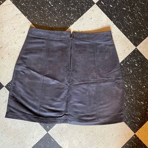 Lightly worn Old Navy suede skirt.